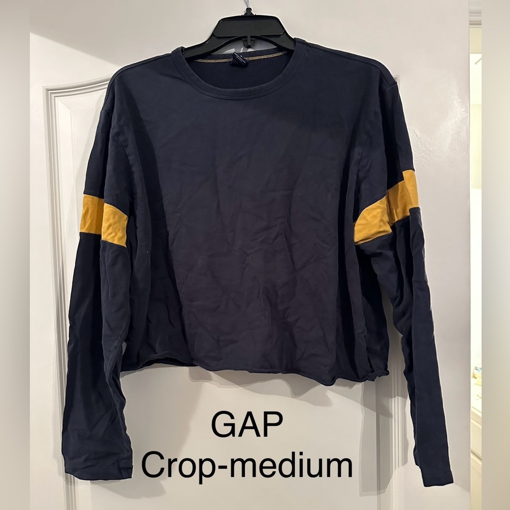 Gap crop top.